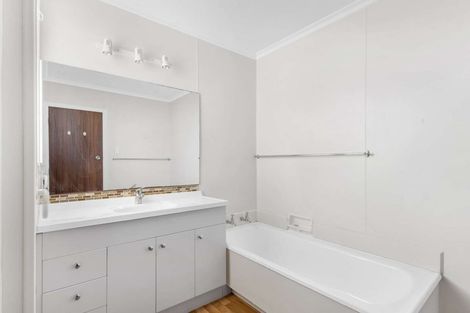 Photo of property in 39 Nevada Drive, Merrilands, New Plymouth, 4312