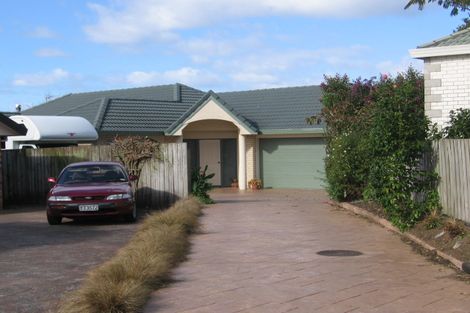 Photo of property in 31 Suncrest Drive, West Harbour, Auckland, 0618