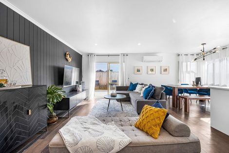 Photo of property in 4 Anna Lane, Glen Eden, Auckland, 0602