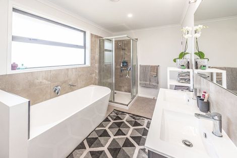 Photo of property in 31 Golf Vue Place, Castlecliff, Whanganui, 4501