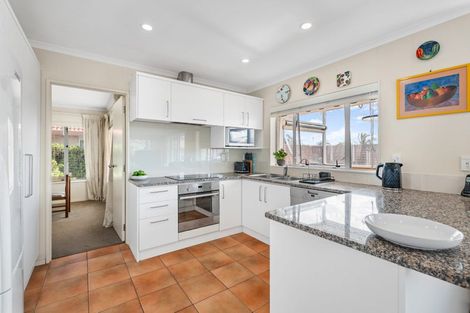 Photo of property in 31 Gillett Place, Botany Downs, Auckland, 2014