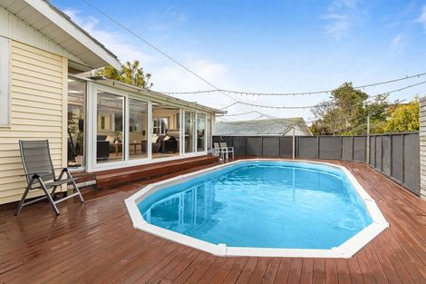 Photo of property in 38 Normanton Street, Glenfield, Auckland, 0629