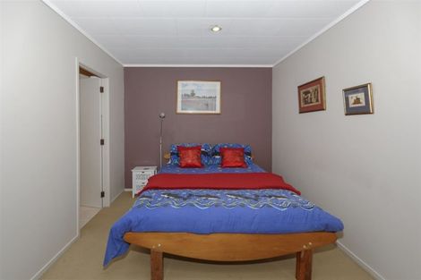 Photo of property in 1/20 Merchant Avenue, Te Atatu South, Auckland, 0610