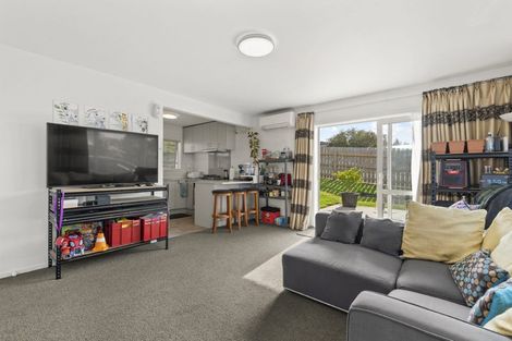 Photo of property in 1/9 Windy Ridge Road, Glenfield, Auckland, 0629