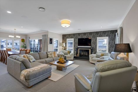 Photo of property in 59 Lismore Street, Merrilands, New Plymouth, 4312