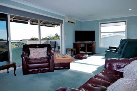 Photo of property in 8 Kotare Street, Waikanae, 5036