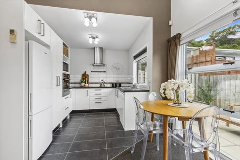 Photo of property in 16a Lincoln Avenue, Tawa, Wellington, 5028