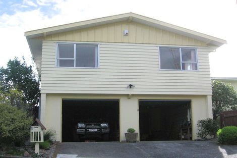 Photo of property in 8 Farrelly Grove, Fairfield, Lower Hutt, 5011