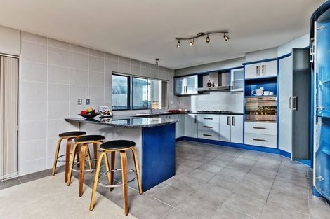 Photo of property in 77 Medallion Drive, Oteha, Auckland, 0632