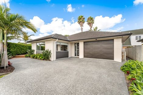Photo of property in 7 Laurie Street, Red Beach, 0932