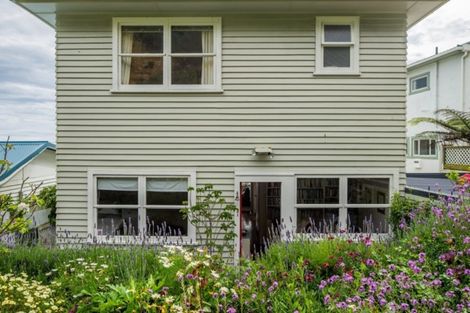 Photo of property in 31 Sunset Parade, Plimmerton, Porirua, 5026