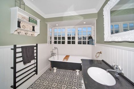 Photo of property in 104 Pitt Road, Hillsborough, New Plymouth, 4372