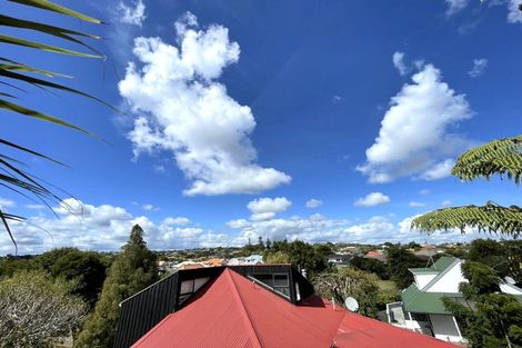 Photo of property in 1/64 Mirrabooka Avenue, Botany Downs, Auckland, 2010