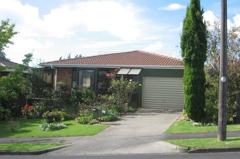 Photo of property in 1/2 Pitlochry Place, Highland Park, Auckland, 2010