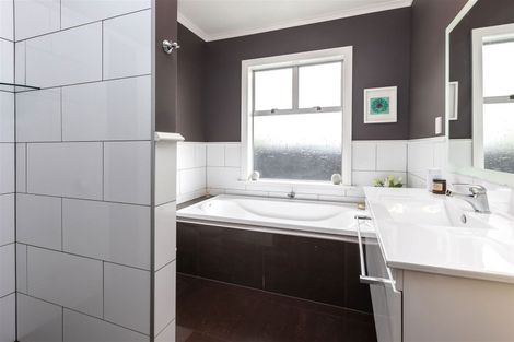 Photo of property in 30 Blighs Road, Strowan, Christchurch, 8052