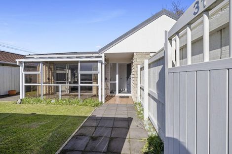 Photo of property in 31 Barrett Street, Westown, New Plymouth, 4310