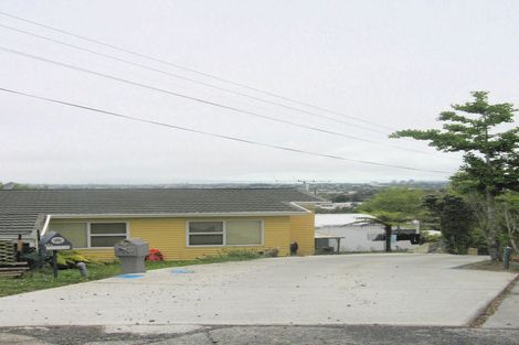 Photo of property in 27a Sunset Road, Totara Vale, Auckland, 0632