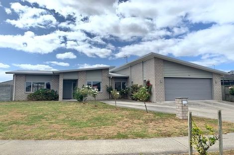 Photo of property in 16 Piwakawaka Court, Rototuna North, Hamilton, 3210