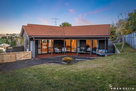 Photo of property in 2/26 Unsworth Drive, Unsworth Heights, Auckland, 0632