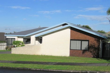 Photo of property in 6 Woodview Rise, Botany Downs, Auckland, 2010