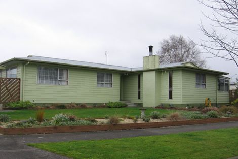 Photo of property in 10 Forbes Place, Kelvin Grove, Palmerston North, 4414