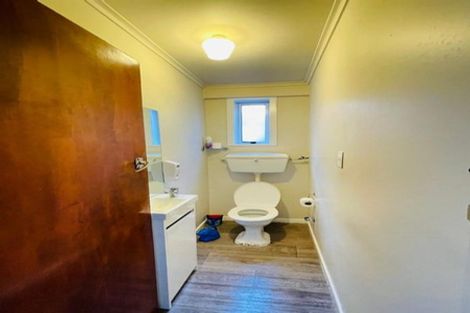 Photo of property in 31 Te Atatu Road, Te Atatu South, Auckland, 0610