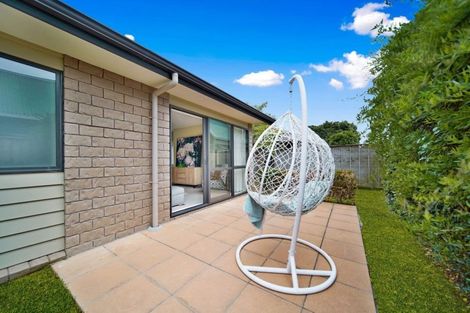 Photo of property in 26 Royalle Mews, Botany Downs, Auckland, 2010