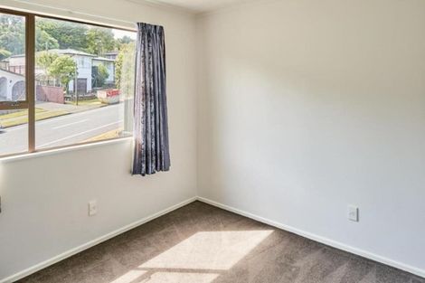 Photo of property in 31 Omapere Street, Whitby, Porirua, 5024