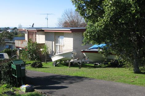 Photo of property in 2/425 East Coast Road, Mairangi Bay, Auckland, 0630