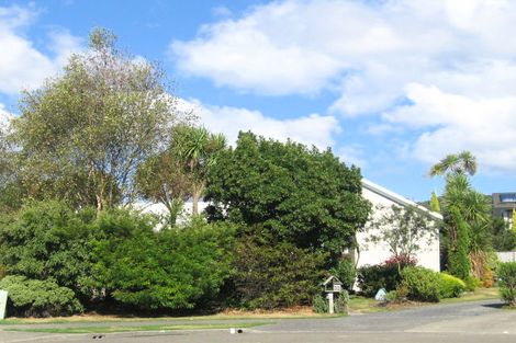 Photo of property in 32 Comeskey Grove, Elderslea, Upper Hutt, 5018
