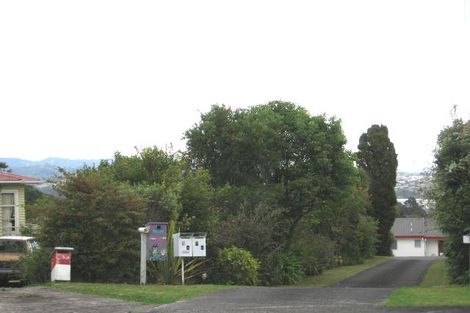 Photo of property in 2/7 Hillary Heights Avenue, Glendene, Auckland, 0602