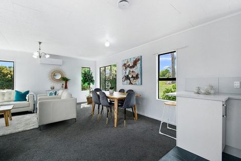 Photo of property in 39 Meadowvale Rise, Titirangi, Auckland, 0604