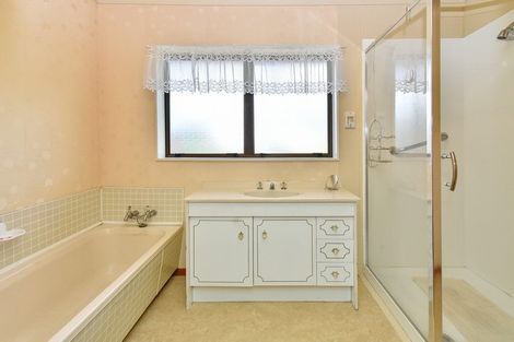 Photo of property in 16a Reidy Place, Pukekohe, 2120