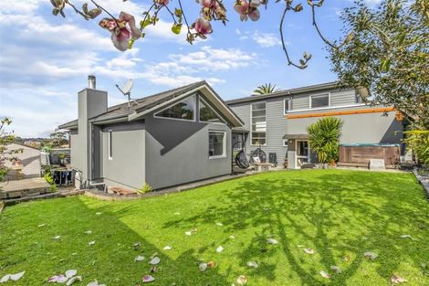 Photo of property in 45 San Valentino Drive, Henderson, Auckland, 0612