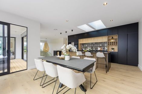 Photo of property in 128 Skulander Crescent, Orewa, 0931