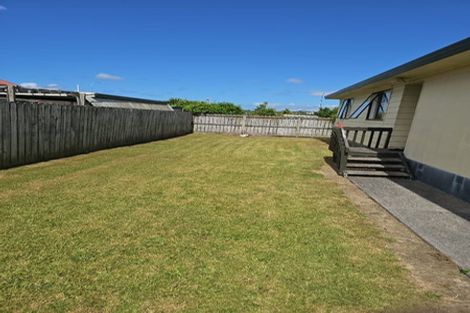 Photo of property in 2/21 Penion Drive, Flat Bush, Auckland, 2023
