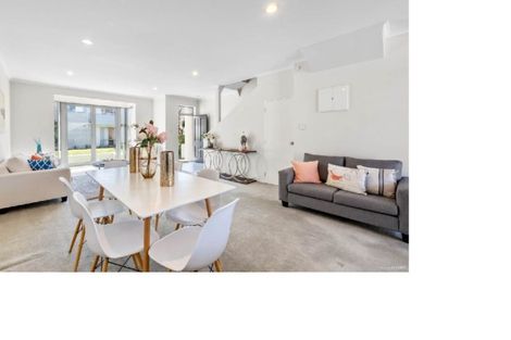 Photo of property in 8 Willow Camp Road, Takanini, 2112