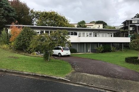 Photo of property in 2 Pine Hill Crescent, Browns Bay, Auckland, 0630