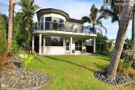 Photo of property in 92 Whangaparaoa Road, Red Beach, 0932