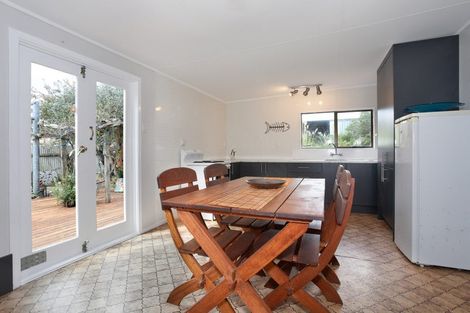 Photo of property in 15 Punga Street, Tangimoana, 4822