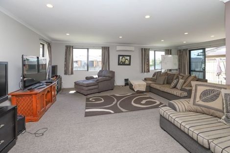 Photo of property in 2 Beckham Close, Grandview Heights, Hamilton, 3200