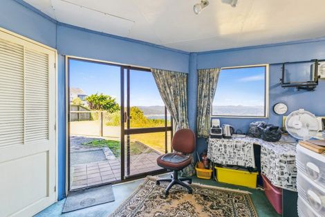 Photo of property in 20 Sunhaven Drive, Newlands, Wellington, 6037