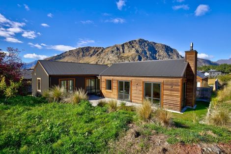 Photo of property in 16 Harrys Close, Arthurs Point, Queenstown, 9371