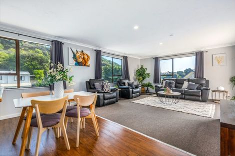 Photo of property in 76 Omapere Street, Whitby, Porirua, 5024