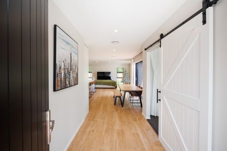 Photo of property in 27 Coutts Way, Fitzherbert, Palmerston North, 4410