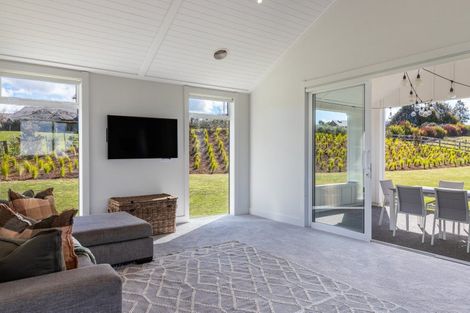 Photo of property in 5 Lens Way, Acacia Bay, Taupo, 3385