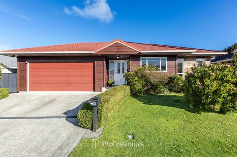 Photo of property in 10 Mcewen Crescent, Riverstone Terraces, Upper Hutt, 5018