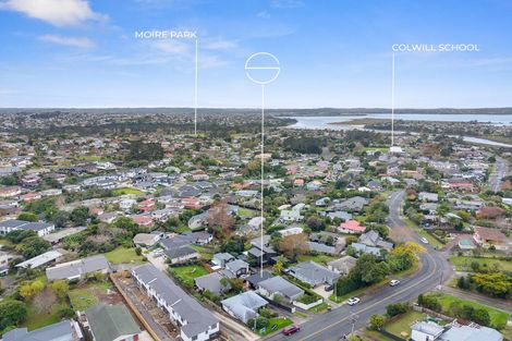 Photo of property in 68b Colwill Road, Massey, Auckland, 0614