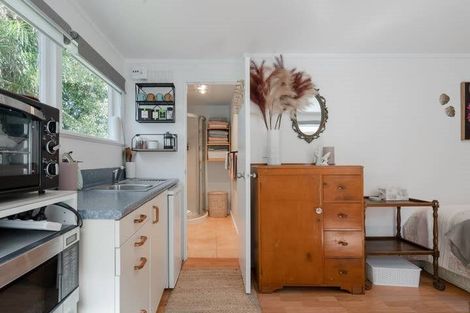 Photo of property in 84 Park Road, Titirangi, Auckland, 0604