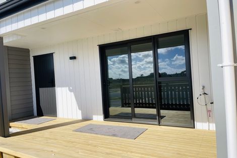 Photo of property in 18 Mene Way, Karaka, 2113